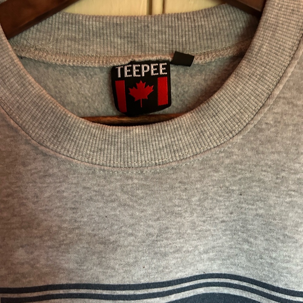 🙈SOLD🙈 Vintage Banff Crewneck - Picture 2 of 3